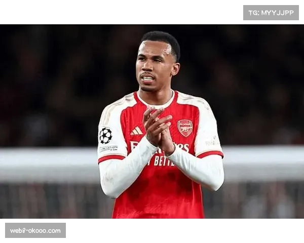 VAR长时间回放检查阿森纳禁区内的疑似手球，最终维持原判